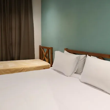 לינה וארוחת בוקר Agora