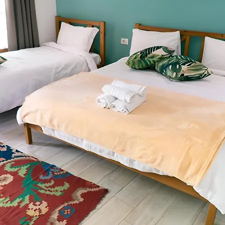 فندق مبيت وإفطار Lab Bed & Breakfast 3*
