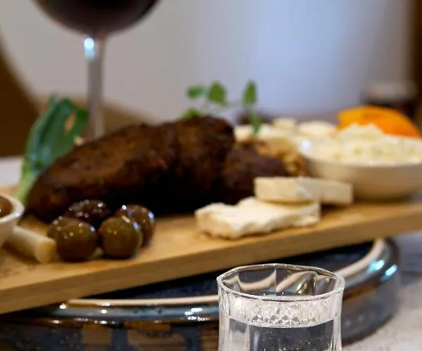 Lab Bed & Breakfast 3*