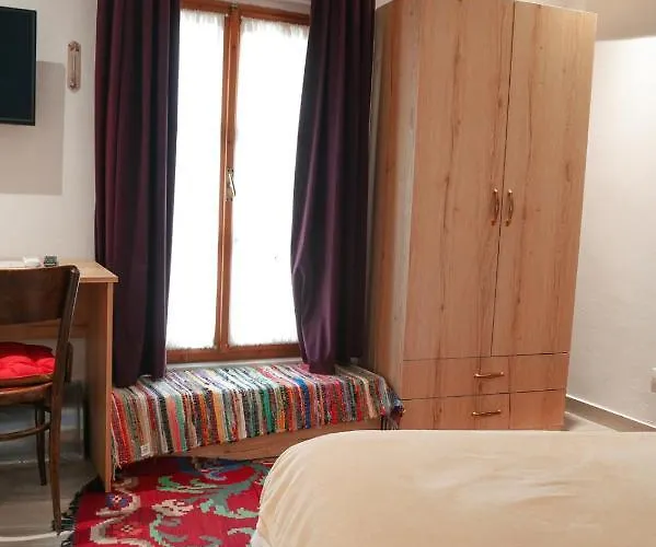 فندق مبيت وإفطار Lab Bed & Breakfast 3*