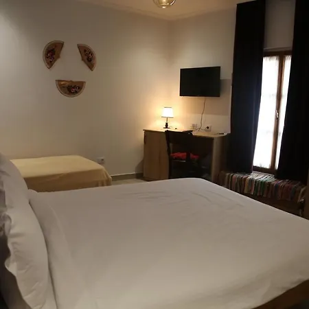 לינה וארוחת בוקר Agora
